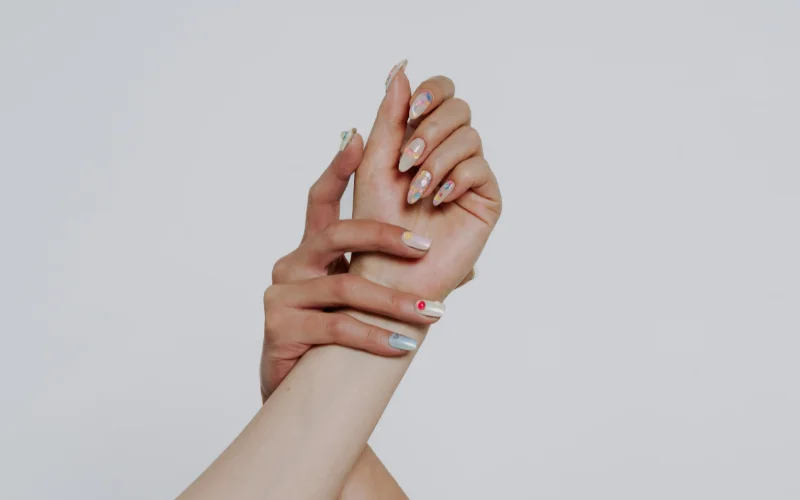 Nail Art Techniques Using Foils
