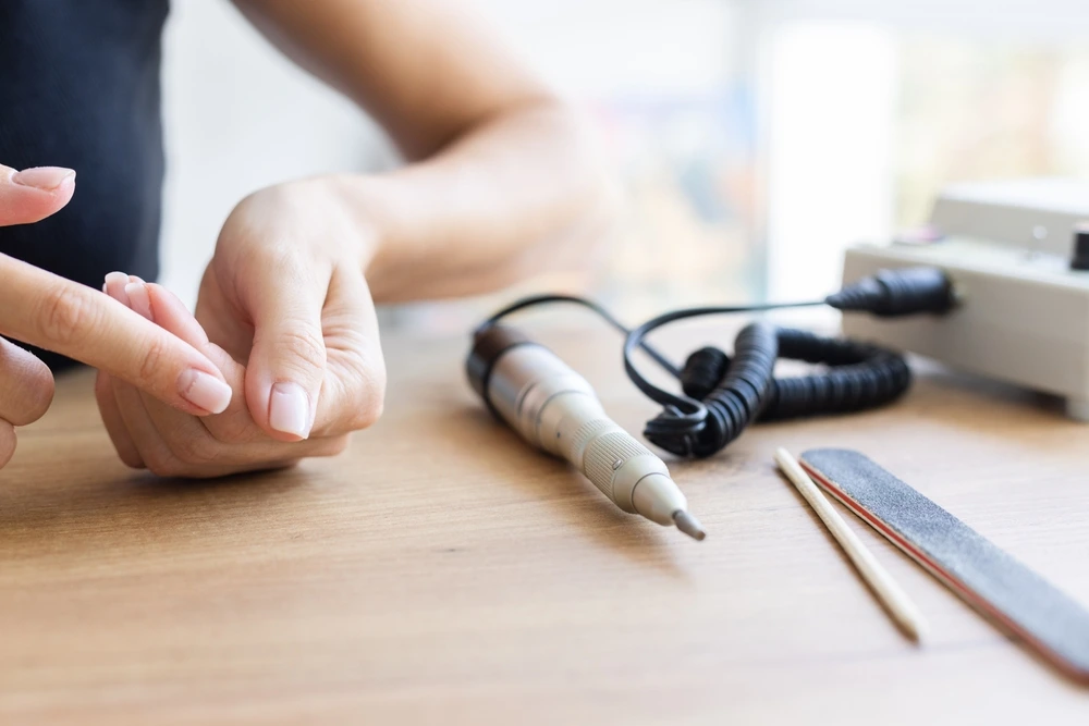 Finishing Touches to Repair a Broken Nail